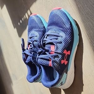 Girls' Grade School UA Charged Rogue 3 Running Shoes size 4Y